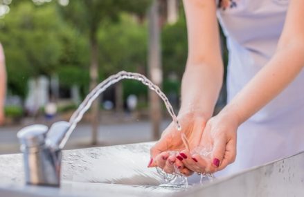 Les mythes et réalités sur l’eau du robinet pour un usage ménager